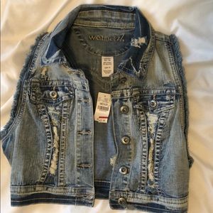 Sleeveless jean jacket
